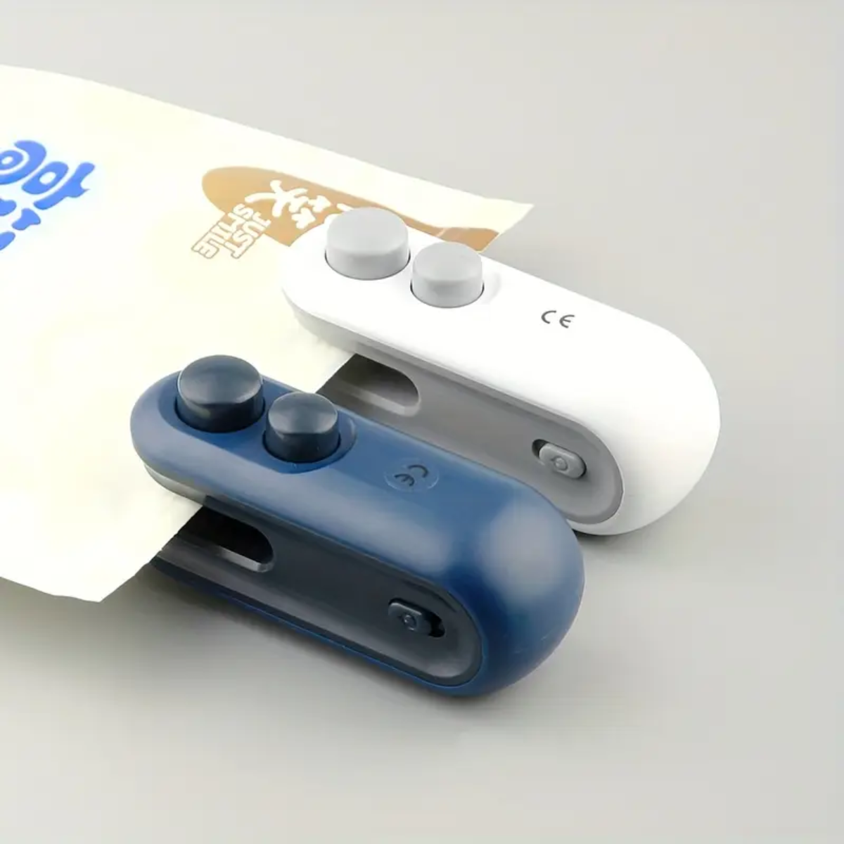 Portable Mini Bag Sealer – USB Rechargeable Snack Packaging Sealer with Built-In Magnet, Handheld Heat Sealer for Chips, Cookies & Travel Use